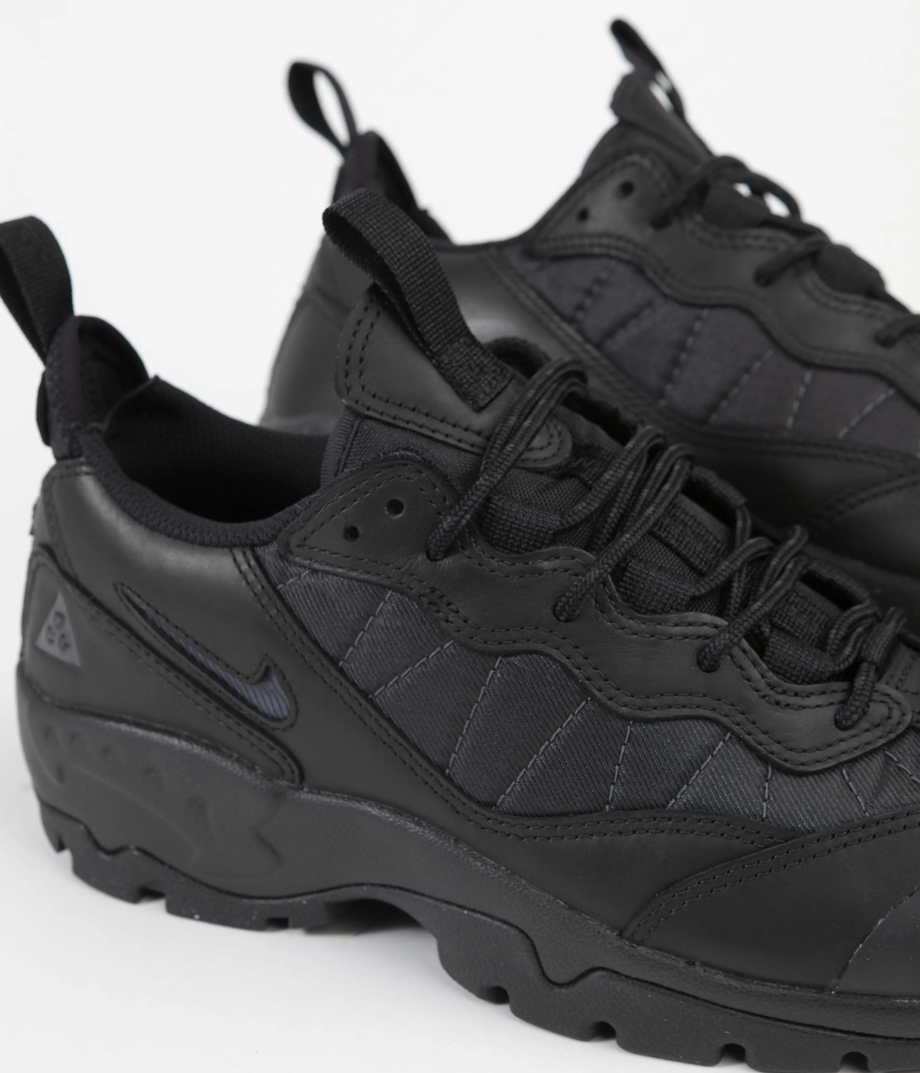 Nike ACG Air Mada Shoes - Black / Anthracite